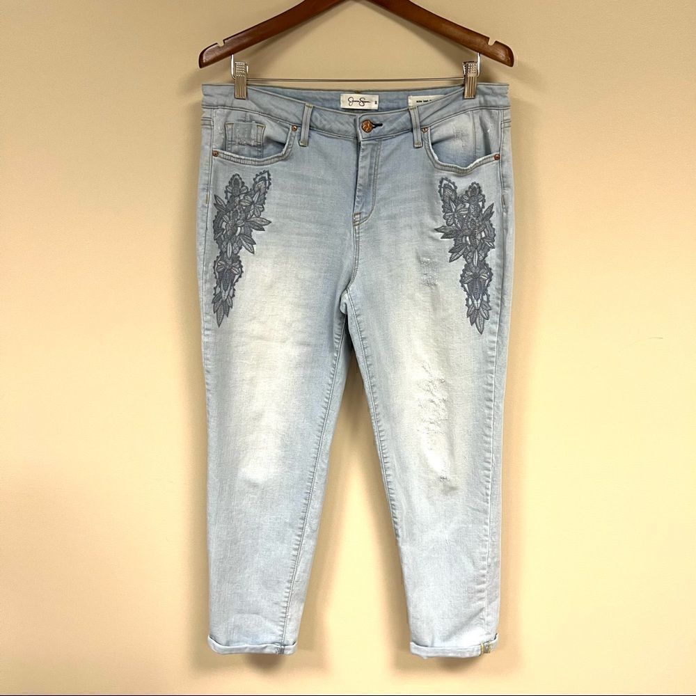 Jessica Simpson light wash embroidered jeans. Sz 30